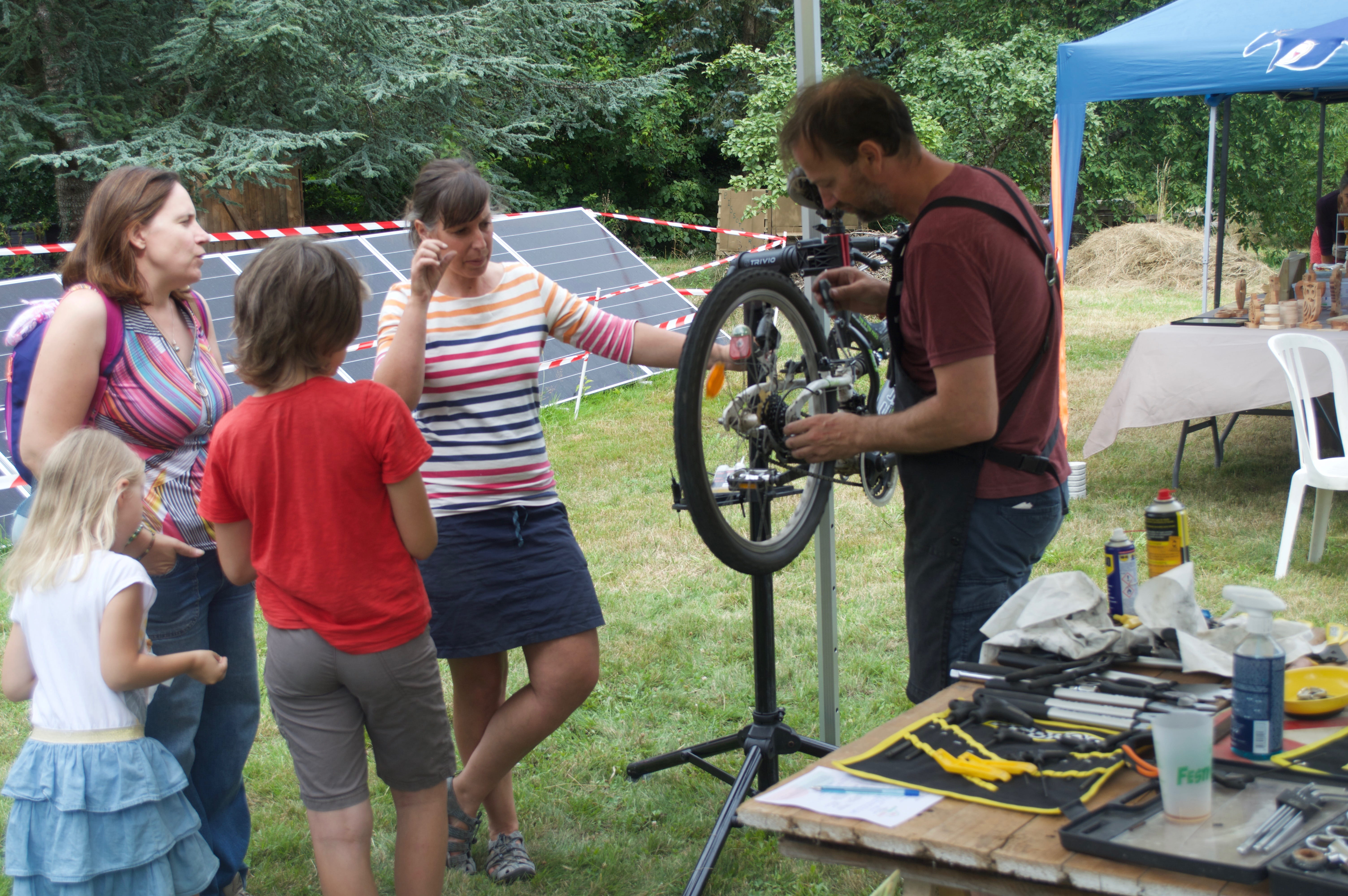 Atelier de réparation lors de la fête d'été à Wegscheid